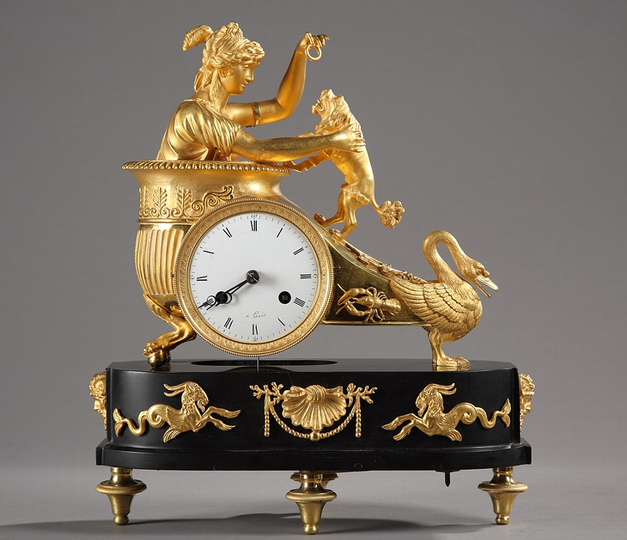 French early nineteen century Empire clock in ormolu and black marble base