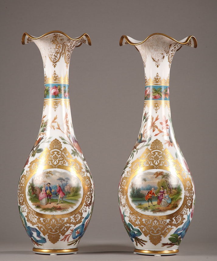 Large pair of vase in white opaline glass painted and gilded attributed to Jean Fran?ois Robert