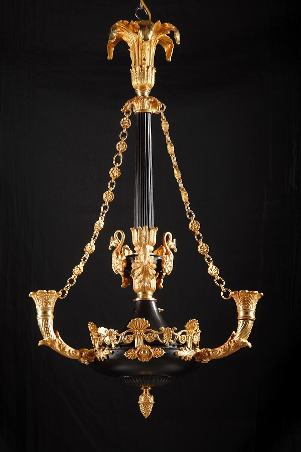 Late nineteen century chandelier in gilded and patinated bronze