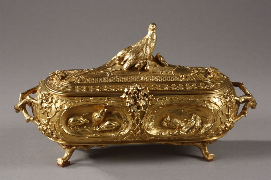 French naturalist casket in gilt bronze signed Auguste CAIN
