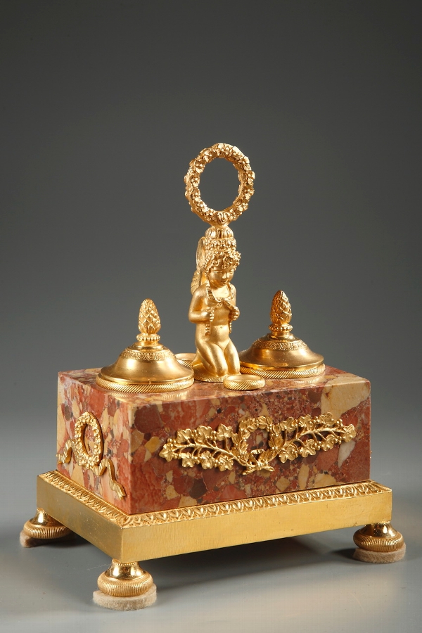Early nineteenth century inkwell in gilt bronze and breche d'Alep marble