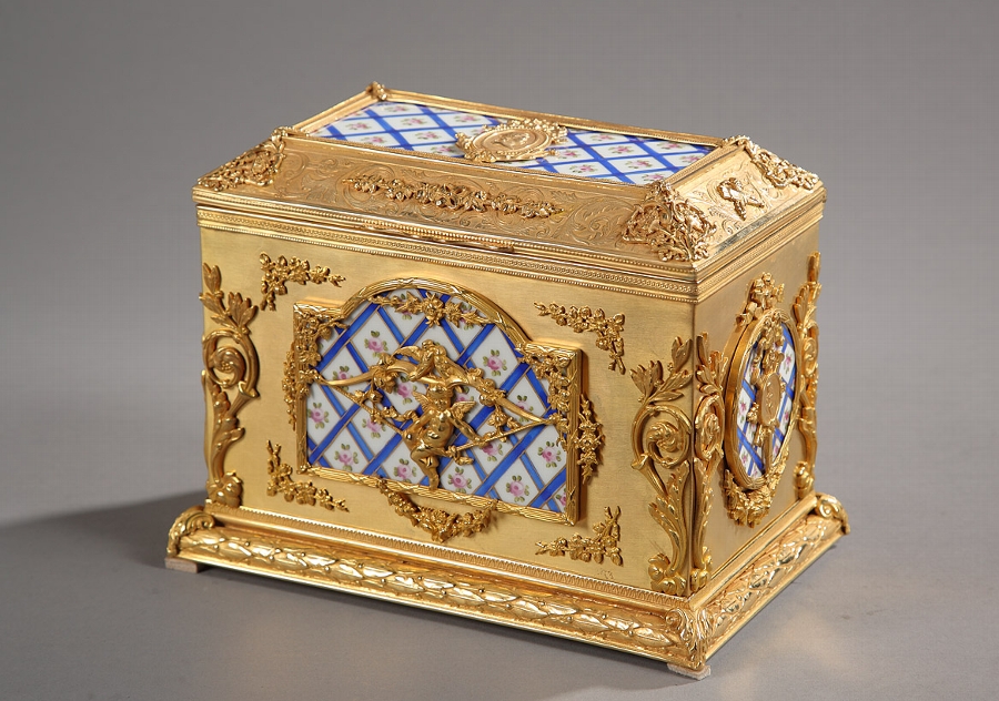 French late 19th century box in gilt bronze with porcelain plates