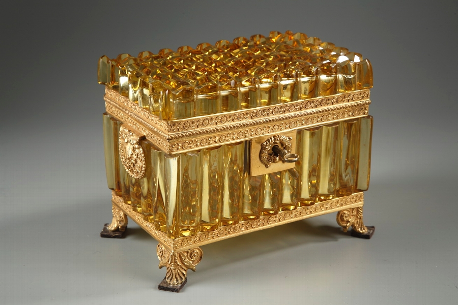French early 19th century cut-cristal casket with a rare amber color