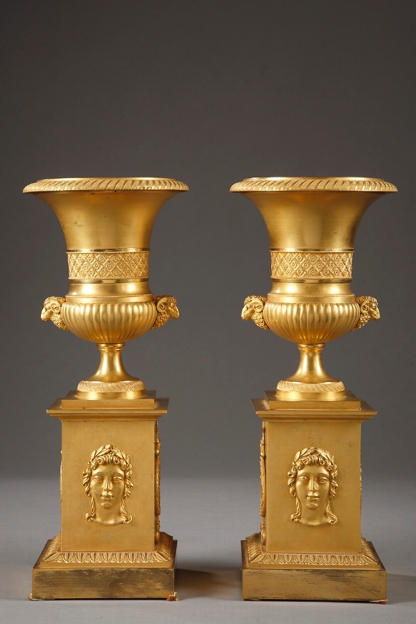 An early 19th century pair Medici cassolettes vases
