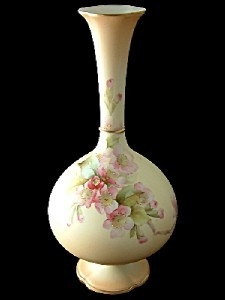 Antique Antique Royal Worcester Ivory Floral Vase Dated 1902