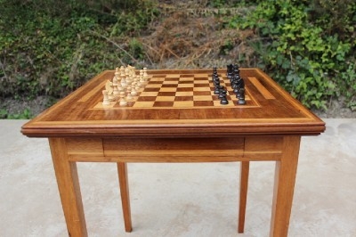 LOVELY EDWARDIAN PERIOD MARQUETRY INLAID MAHOGANY CHESS & CRIB GAMES TABLE C1910