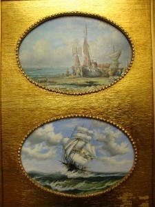 DELIGHTFUL PAIR OF ANTIQUE OVAL FRAMED MARITIME VESSEL SEASCAPE OIL PAINTINGS