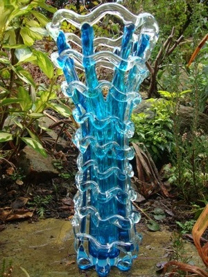 TALL UNUSUAL OUTSTANDING LUSH BLUE COLLECTABLE GLASS VASE C1960