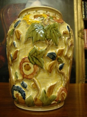 WONDERFULLY DECORATIVE TONY WOOD COLLECTABLE RAISED FLORAL PAINTED POTTERY VASE