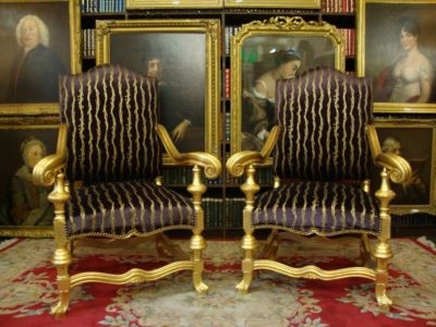A FABULOUS PAIR OF MONUMENTAL UPHOLSTERED GILT THRONE ARMCHAIRS CHAIRS C1970