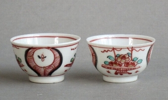 Antique A pair of miniature Dutch-decorated Chinese export teabowls & saucers, Yongzheng or Qianlong