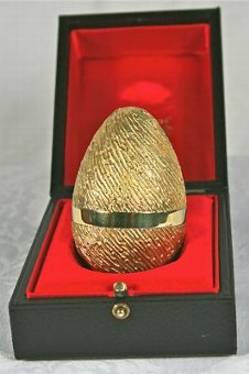 Antique Fine Stuart Devlin Sterling Silver Surprise Egg Kangaroo with Joey London 1974