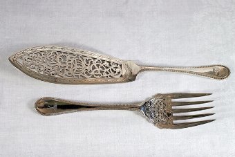 Antique Fine Victorian Sterling Silver Beaded Edge Fish Servers Cased Crested