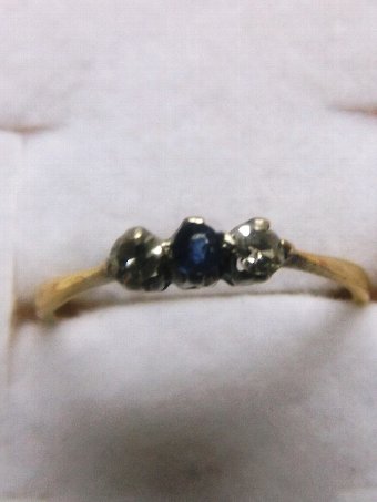 Antique LOVELY EDWARDIAN 18CT GOLD SAPPHIRE AND DIAMOND 3 STONE RING