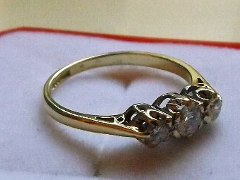Antique LOVELY EDWARDIAN 18CT GOLD 3 STONE DIAMOND CROSSOVER RING