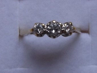 LOVELY ART DECO DESIGN 18CT GOLD AND PLATINUM 0.33CT DIAMOND RING