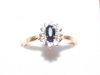 LOVELY ART DECO 18CT GOLD DIAMOND AND SAPPHIRE RING
