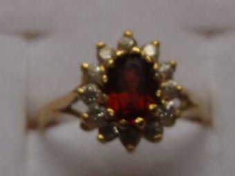 BEAUTIFUL ART DECO 18CT GOLD GARNET AND DIAMOND RING