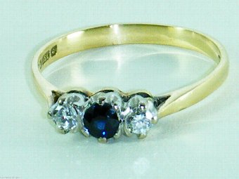 18CT GOLD DECO DESIGN SAPPHIRE AND DIAMOND TRILOGY RING SIZE M