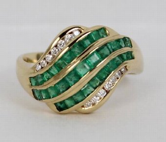 Stunning Art Deco Heavy Emerald & Diamond 18ct Gold Ladies Cluster Ring