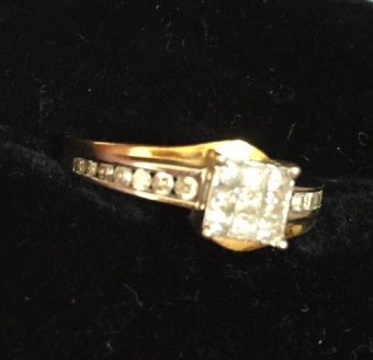 Antique Stunning 18ct White and Yellow Gold Art Deco 0.65CT Diamond Ring.