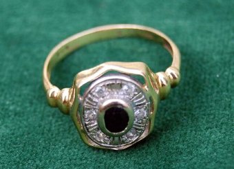 Antique  Vintage 18ct gold sapphire and diamond ring Size T 