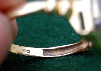 Antique  Vintage 18ct gold sapphire and diamond ring Size T 