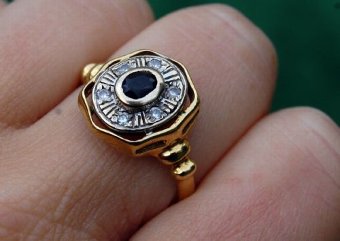 Antique  Vintage 18ct gold sapphire and diamond ring Size T 