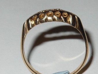 Antique Antique 18 Carat Gold and 5 Stone Graduated Diamond Ring.