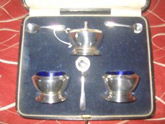 Superb Antique Boxed Silver Cruet Set 1911/12