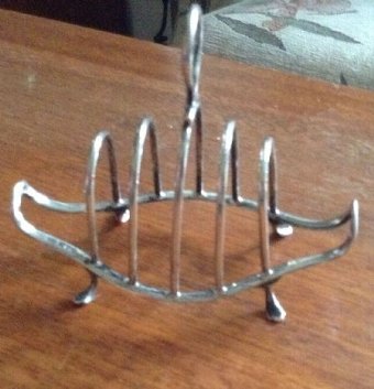 Lovely Boat Shaped Solid Silver Toast Rack Chester 1910