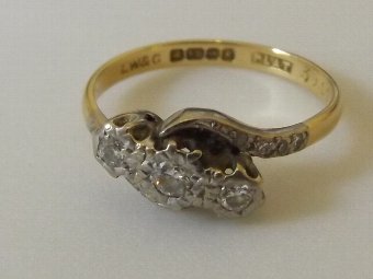 LOVELY ART DECO 18CT GOLD AND PLATINUM 3 STONE DIAMOND CROSSOVER RING