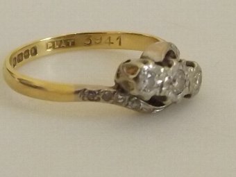 Antique LOVELY ART DECO 18CT GOLD AND PLATINUM 3 STONE DIAMOND CROSSOVER RING