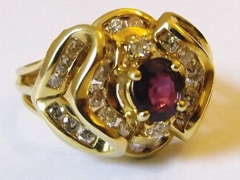 Gorgeous 18ct Yellow gold Art Deco Diamond & Garnet Ring