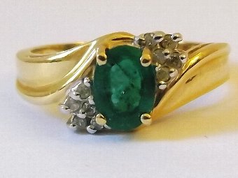 Lovely Natural Emerald & Diamond 14ct Gold Ring