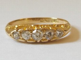 Lovely 18ct Gold Diamond 5 Stone Ring