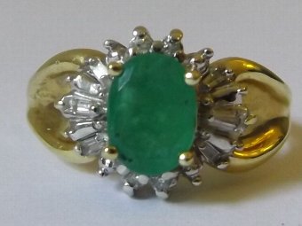 Lovely Art Deco 14ct Gold Emerald & Diamond Ring