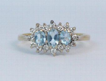 Beautiful Aquamarine & Diamond 18ct Gold Cluster Ring