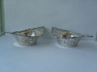 Antique Stunning Pair of Victorian Silver Boat Shape Dishes