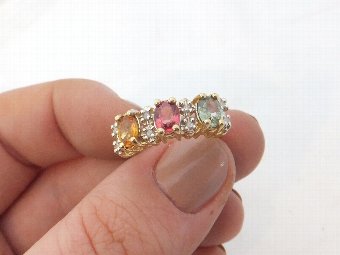 Lovely 18ct gold Diamond & multi coloured Sapphire ring