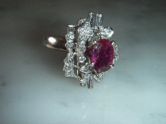 SUPERB ART DECO 1.00 CARAT DIAMOND & 1.25 CARAT RUBY18CT WHITE GOLD CLUSTER RING 