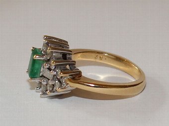 Antique Lovely Art Deco 18ct Gold Emerald & Diamond Cluster Ring