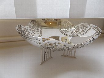 Antique Beautiful Hallmarked Silver Pierced and Footed Centre Bowl Walker & Hall Sheffield 