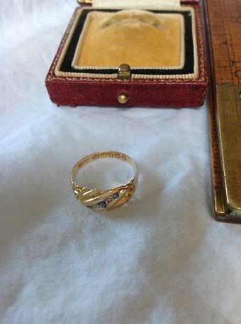 Antique ANTIQUE VICTORIAN SAPPHIRE AND DIAMOND 15 CARAT GOLD RING 