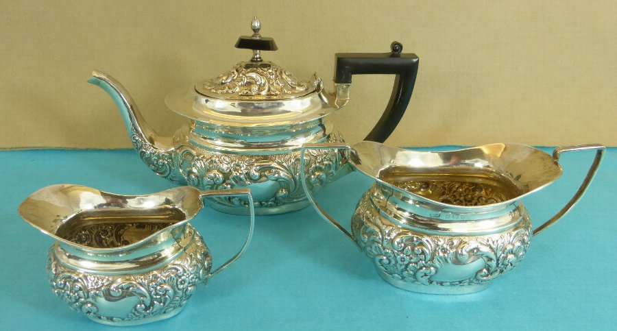 Antique EDWARDIAN STERLING SILVER 3 PIECE TEA SET CHASED SWIRLING LEAVES FLOWERS 1902 