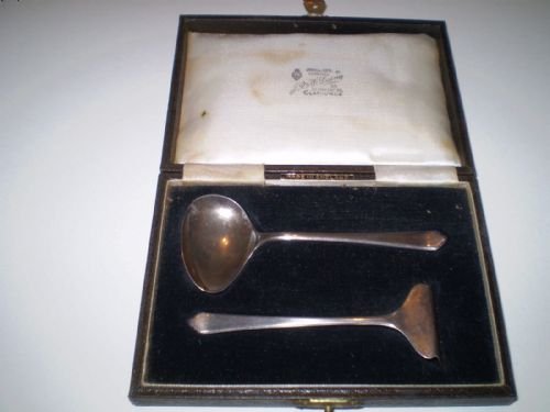Antique Boxed Hallmarked Silver Spoon and Pusher Birmingham 1924