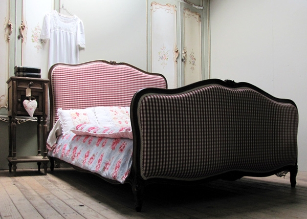 ? CHARMING VINTAGE FRENCH UPHOLSTERED DOUBLE BED ?