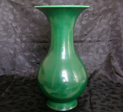 Qing Dynasty Qianlong Monochrome Vase