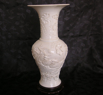 Qing Dynasty Carved White Vase Signed Wang Bing Rong 