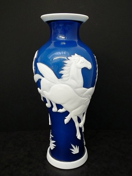 Magnificent Chinese Peking glass horse vintage vase - c1940s